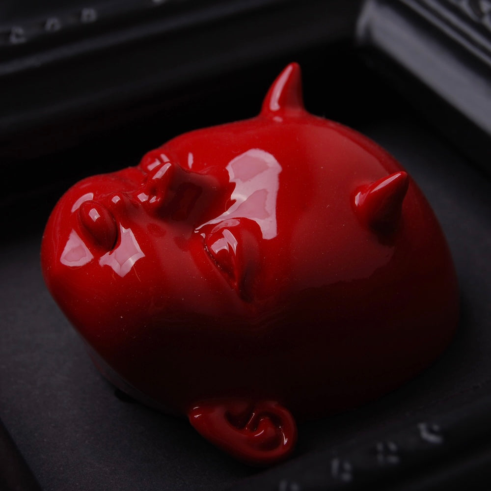 miniatura di testa di diavoletto rosso incorniciata