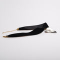 choker in velluto nero con teschio di corvo