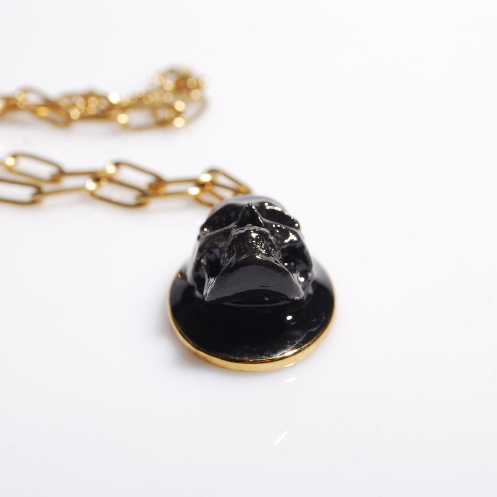 collana pendente teschio cammeo nero, vista da sotto