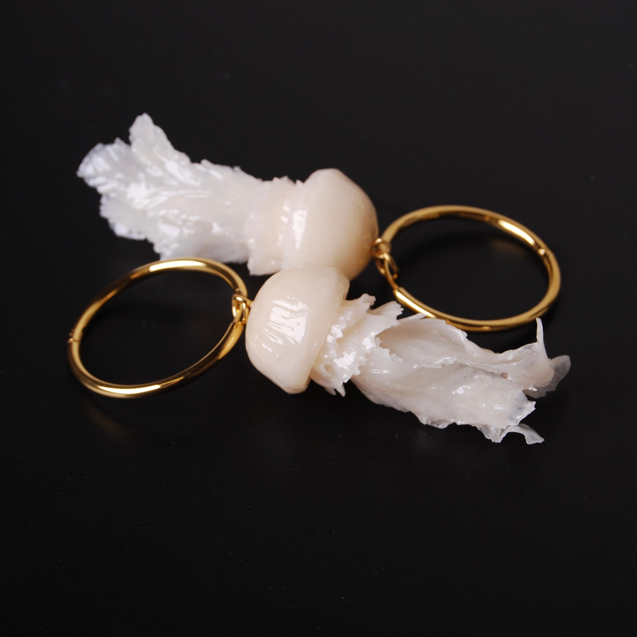 orecchini a cerchio grande con pendente medusa marina