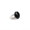 anello ovale con piccola medusa inglobata sotto resina