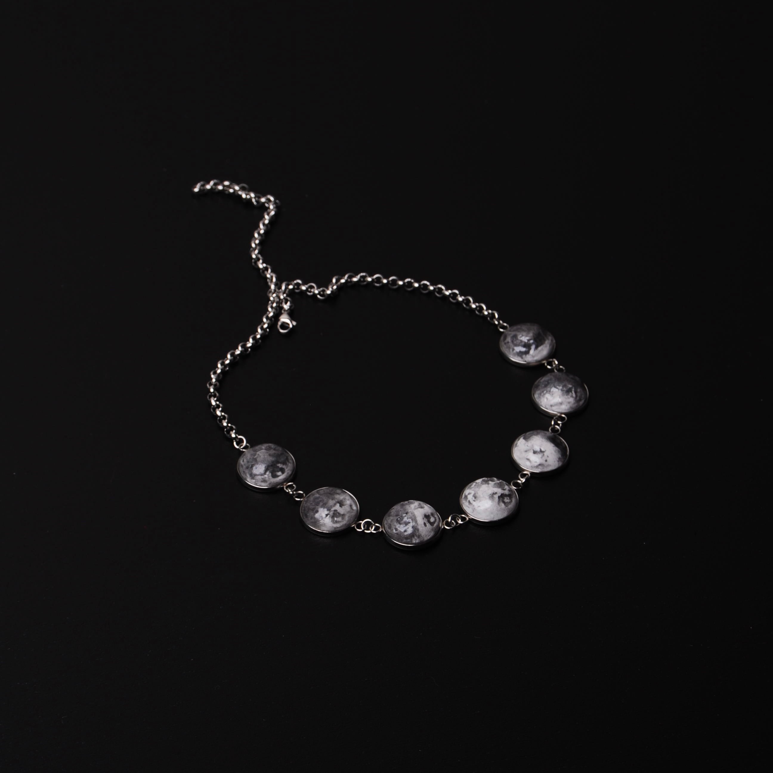 collana con fasi lunari