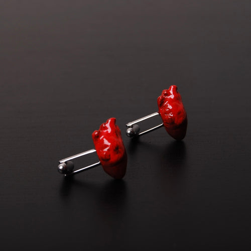 gemelli da polso con cuore anatomico rosso, vista laterale