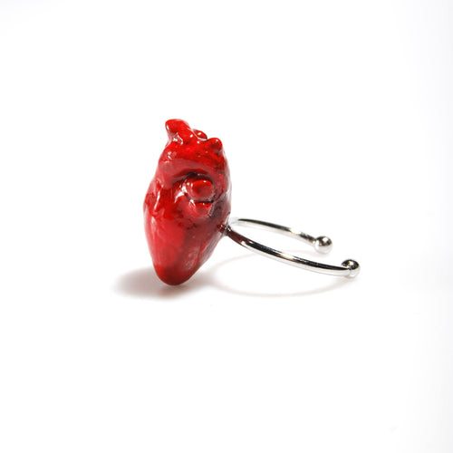 anello cuore anatomico rosso, vista laterale