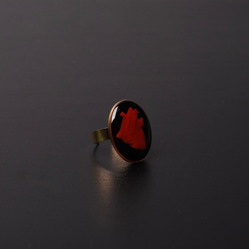 anello con cammeo cuore anatomico, vista 3/4