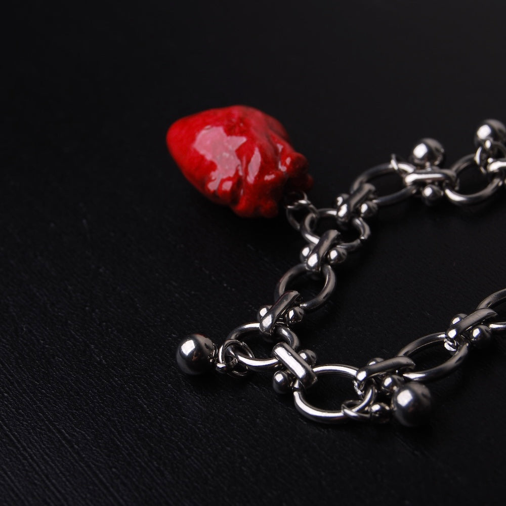 bracciale catena spessa con pendente cuore anatomico, dettaglio catena