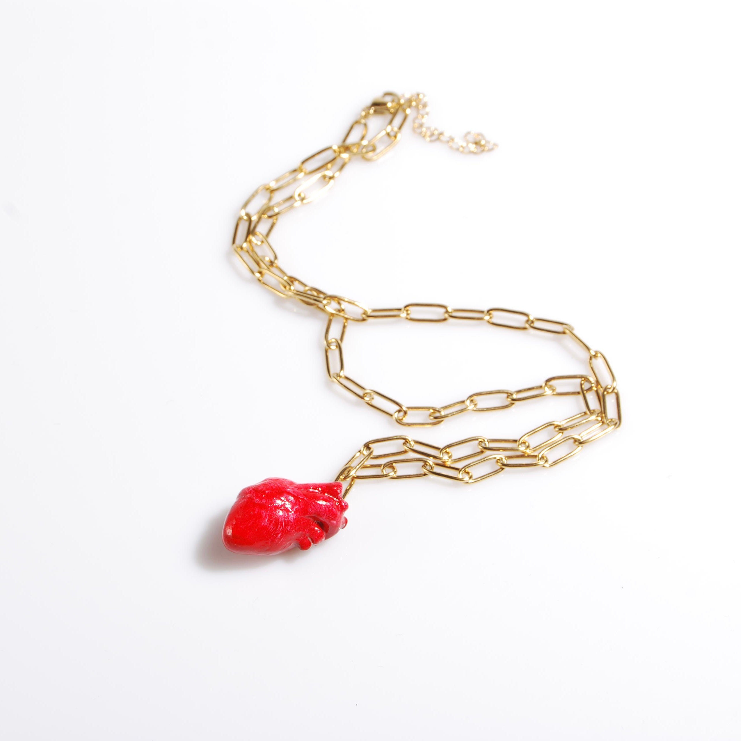collana catena a maglia rettangolare con pendente cuore anatomico rosso