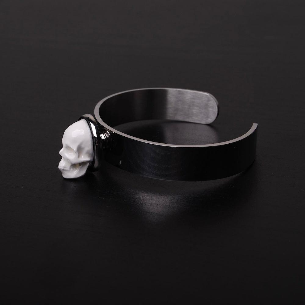 bracciale rigido con teschio cammeo, vista laterale