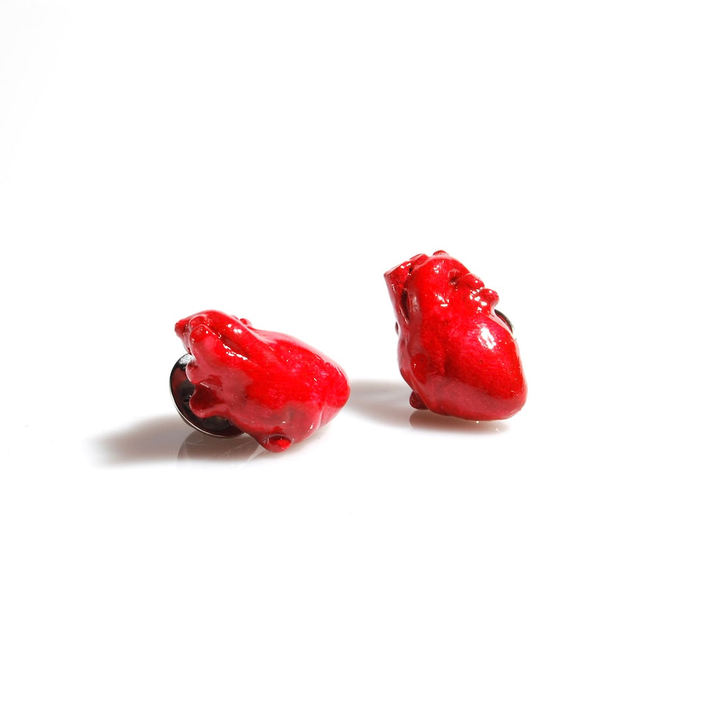 spillette a forma di cuore anatomico rosso, particolare frontale
