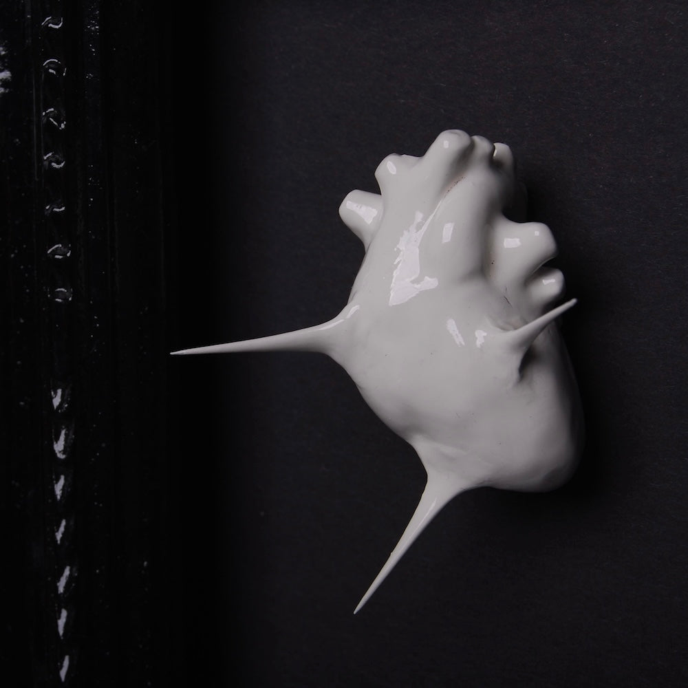 miniatura cuore anatomico bianco spinato