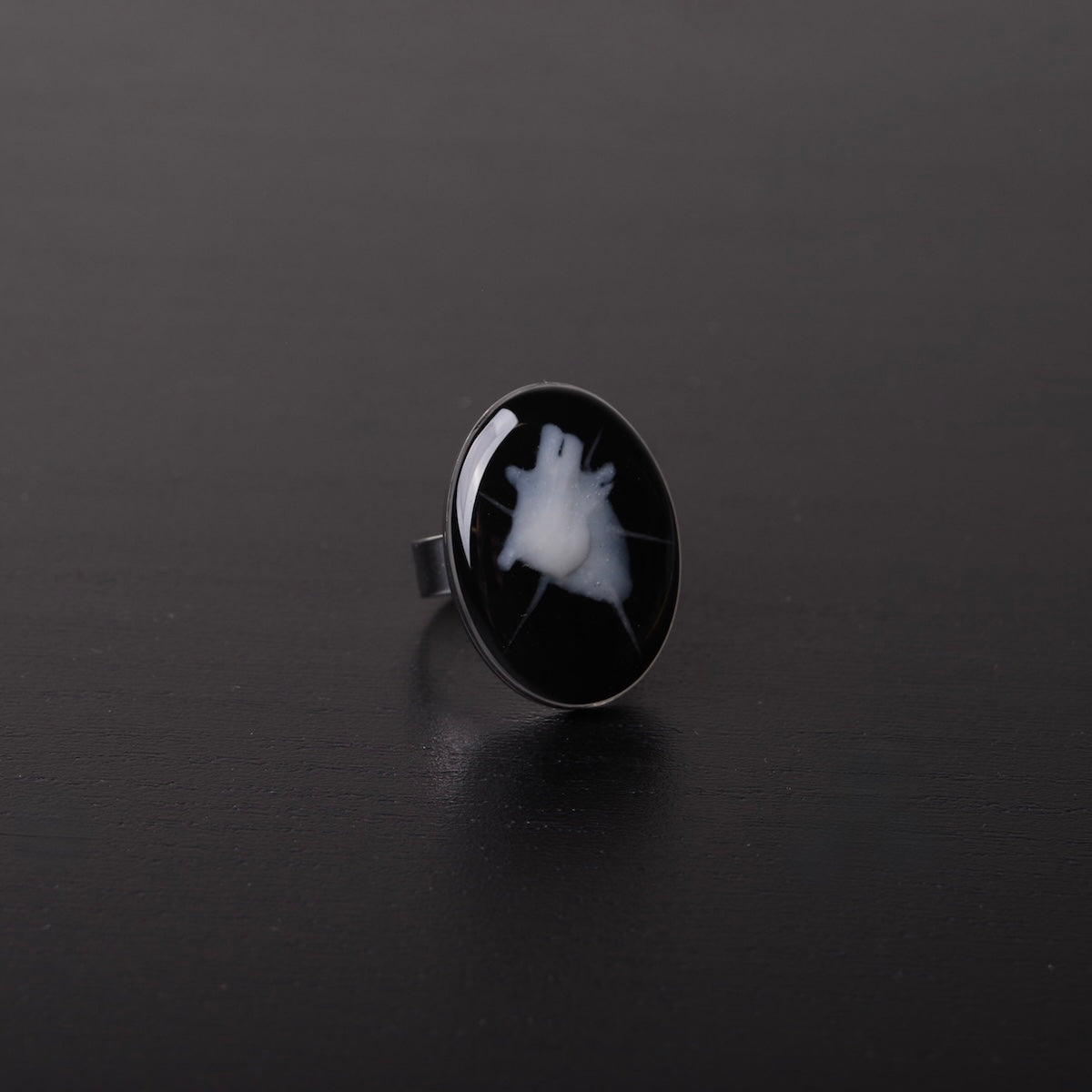 anello ovale con cuore anatomico spinato