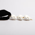 choker in velluto nero con fila di teschi e punta in acciaio placcato oro