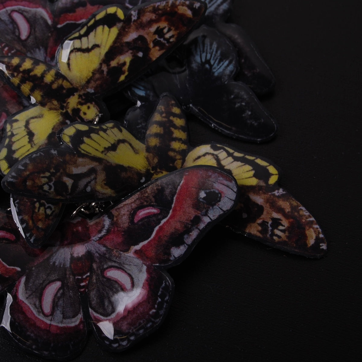 collana sciame di farfalle e falene, dettaglio delle ali