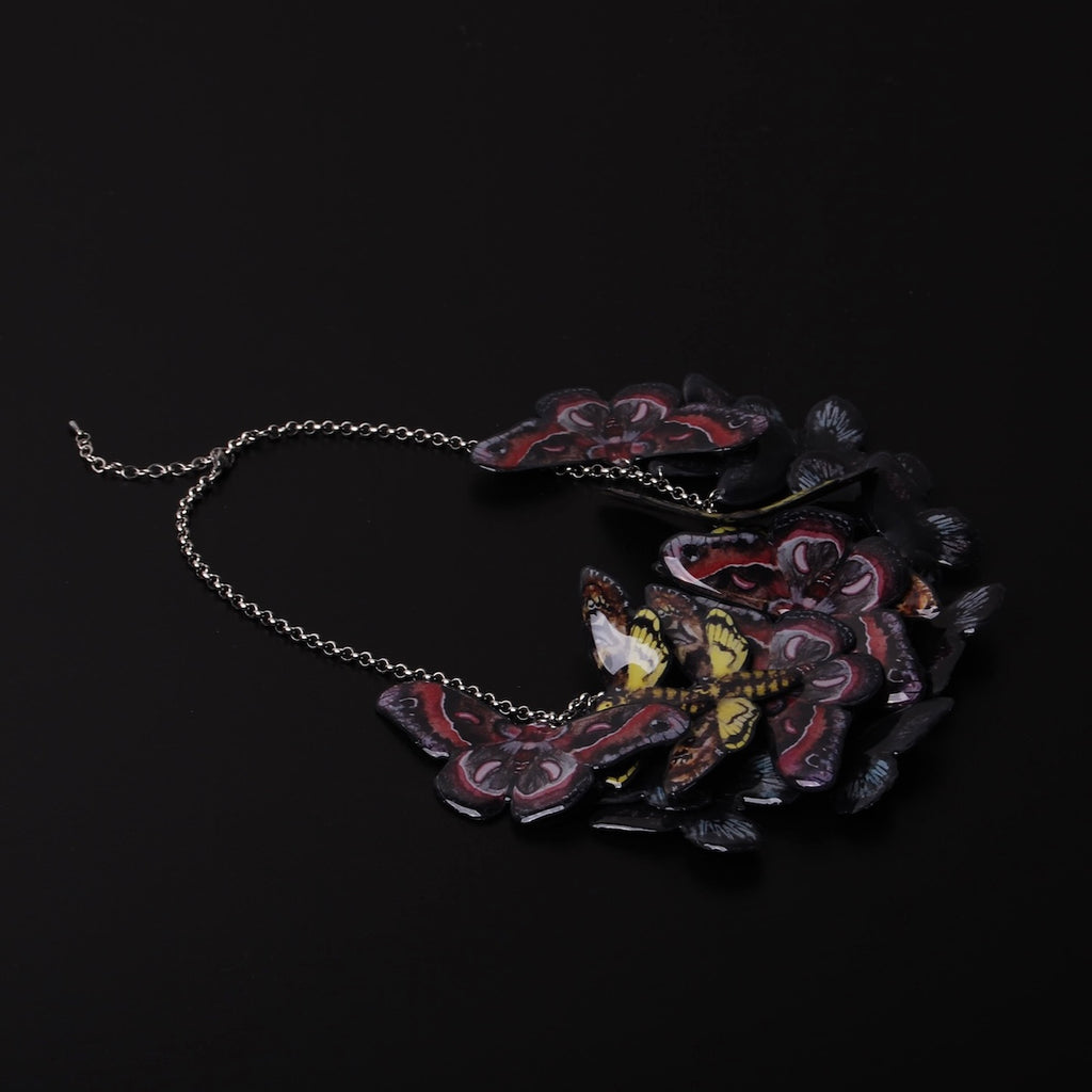 collana sciame di farfalle e falene